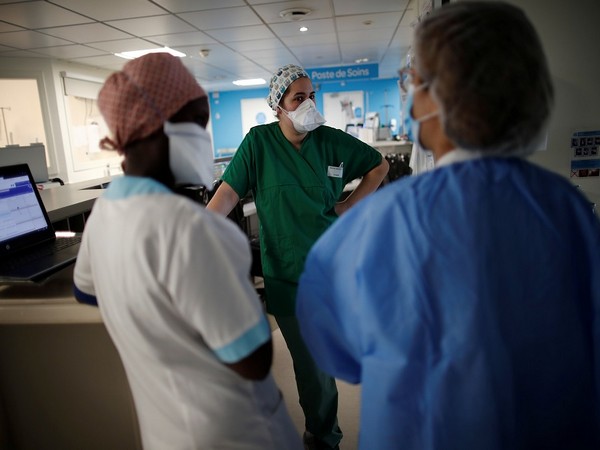 France: 220 more COVID-19 hospital deaths, patients in intensive care down slightly