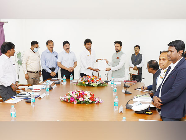 TN Sports Minister meets Anurag Thakur, requests release Khelo India fund