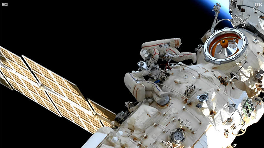 Spacewalkers configure new robotic arm components on ISS