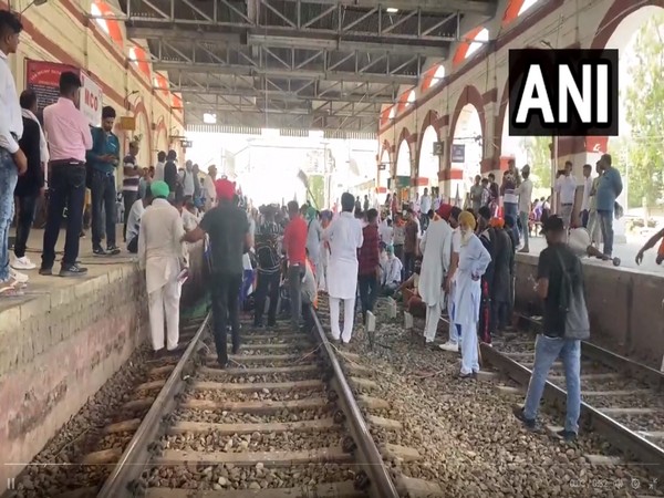 Farmers block railway tracks in Punjab after cop slaps woman protesting against land acquisition
