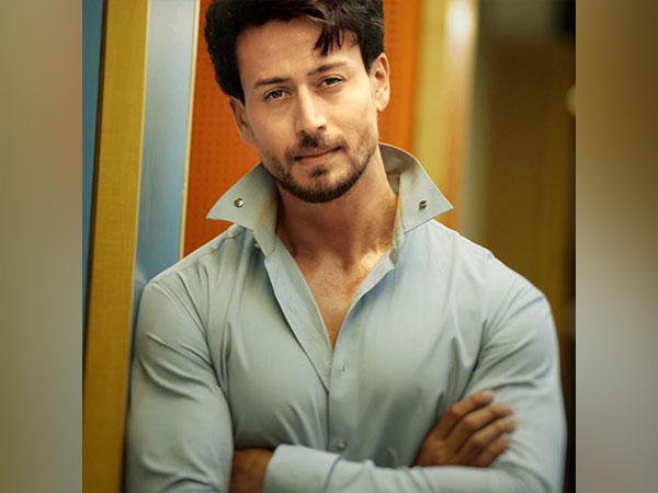 'So lucky to have you and your genetics', Tiger Shroff wishes his dad on Father's Day