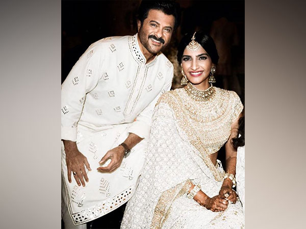 Sonam Kapoor shares throwback pictures with father Anil Kapoor