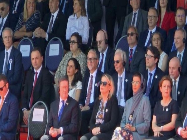On behalf of Abdullah bin Zayed, Noura Al Kaabi participates in 25th anniversary ceremony of Kosovo's Liberation Day