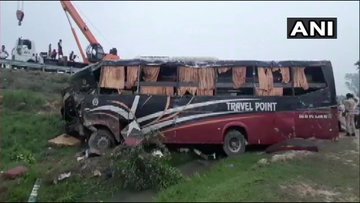 At least 5 dead, 18 injured in bus accident on Agra-Lucknow Expressway