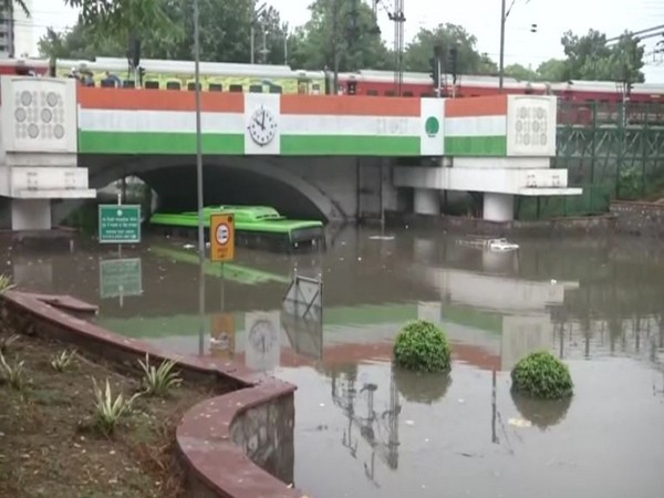 Delhi rains: Body found under waterlogged Minto Bridge 