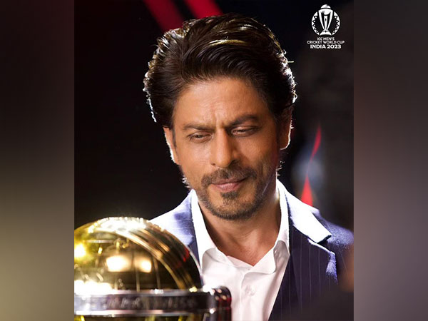  "Nearly Here": Shah Rukh Khan's pic with Cricket World CupTrophy goes viral 