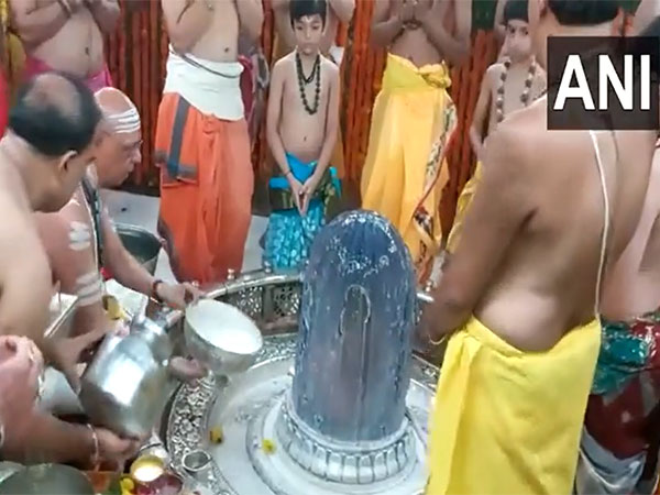 Devotees Flock to Temples in Gujarat and Madhya Pradesh on Final Shravan Monday