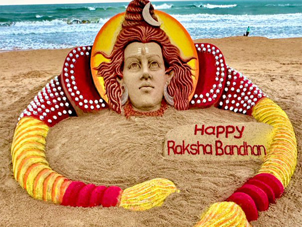 Sudarshan Pattnaik Celebrates Raksha Bandhan with Stunning Sand Art in Puri