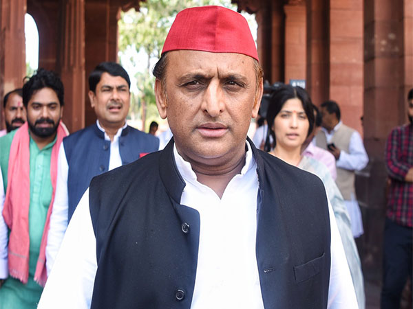 Akhilesh Yadav Criticizes UP Deputy CM for Praising 'Double Engine' Government After Election Defeats