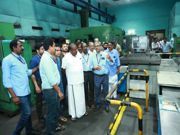 Union Minister HD Kumaraswamy Visits HMT Kalamassery for Review and Employee Discussions