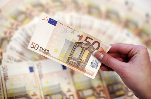 Euro notches from three month low amid optimism over US-China trade talks