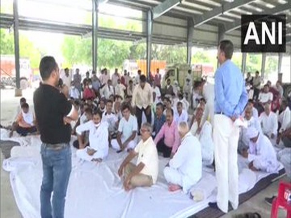 Haryana: Farmers, Arhtiyas in Rohtak protest against agriculture reform bills passed in Lok Sabha
