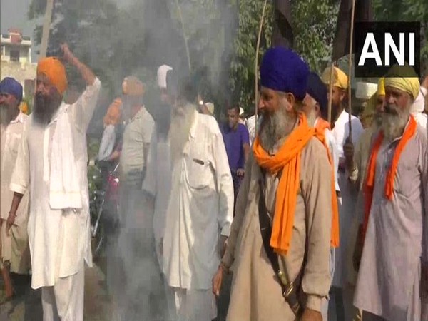 Farmers begin 10-day demo to protest against amended APMC & KLRA Acts