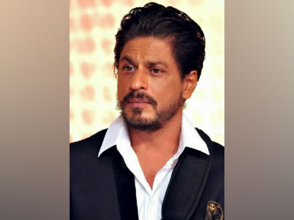 Shah Rukh Khan bids adieu to Lord Ganesha