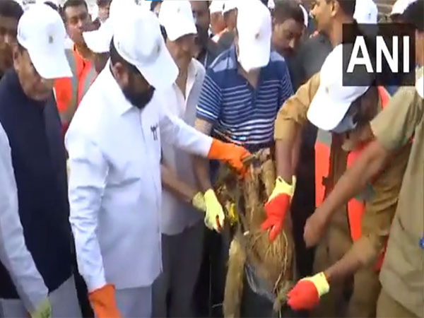 Maharashtra CM Shinde Joins 'Swachhata hi Seva' Drive at Girgaon Chowpatty