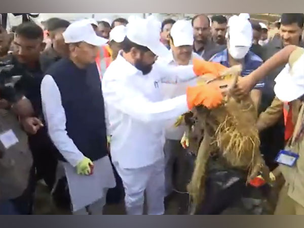 Maharashtra CM Eknath Shinde Kicks Off 'Swachhata Hi Seva' Drive at Mumbai's Girgaon Chowpatty