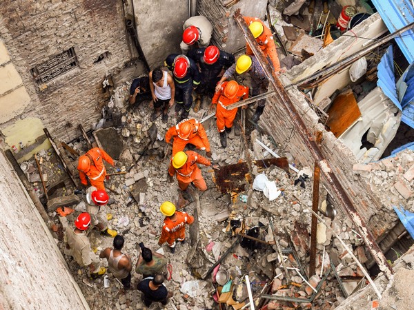 Delhi Police Investigate Karol Bagh Building Collapse; Politicians Call for Compensation