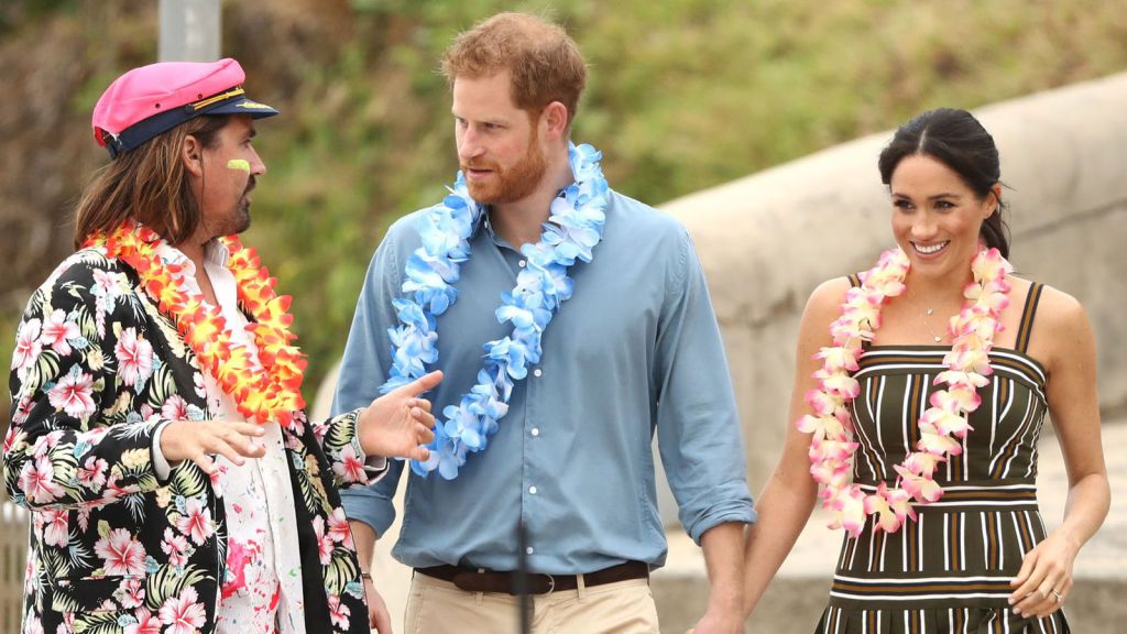 Prince Harry and Meghan join "Fluro Friday" group hug, raise awareness of mental health