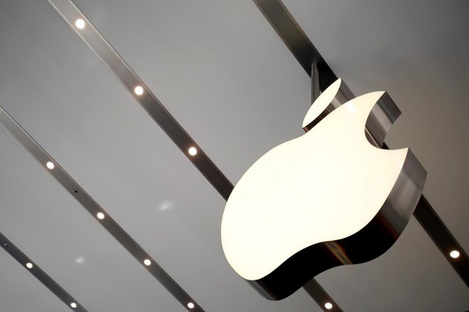 UPDATE 4-Apple cuts forecast, citing weak China sales amid trade tensions