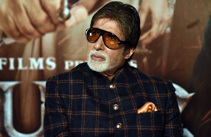 Big B fulfills promise to help manual scavengers by arranging machines