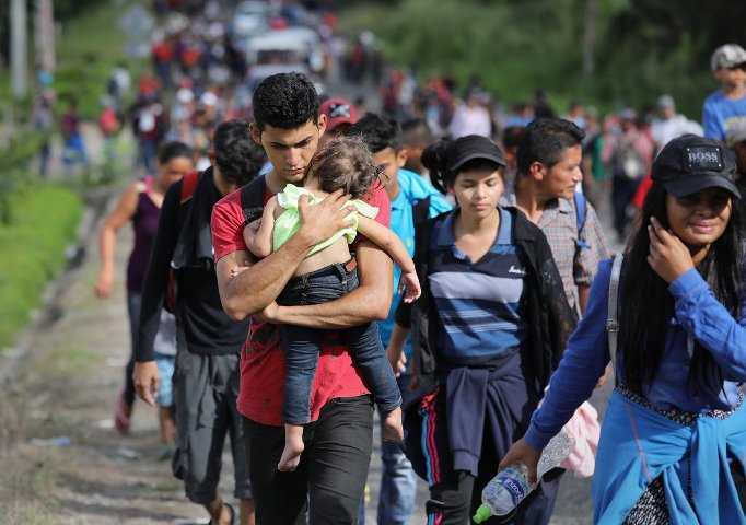 UPDATE 4-Migrant caravan streams out of Guatemala, halted by Mexican police