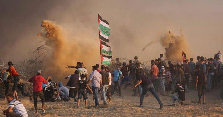 UPDATE 2-Israeli forces wound 130 Palestinians at Gaza border protest