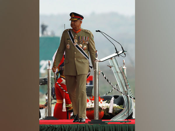 Pak Army Chief visits ISI headquarters amid tussle with Imran Khan govt