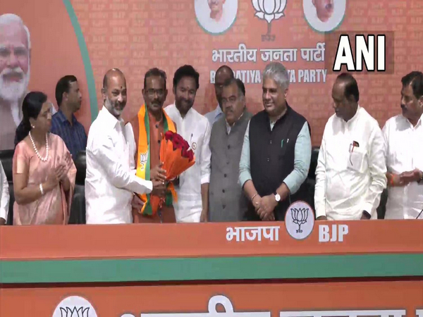 Telangana: Bharat Rashtra Samithi Leader Boora Narsaiah Goud Joins BJP ...