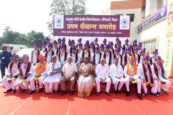 President Murmu addresses convocation of Mahatma Gandhi Central University in Bihar 