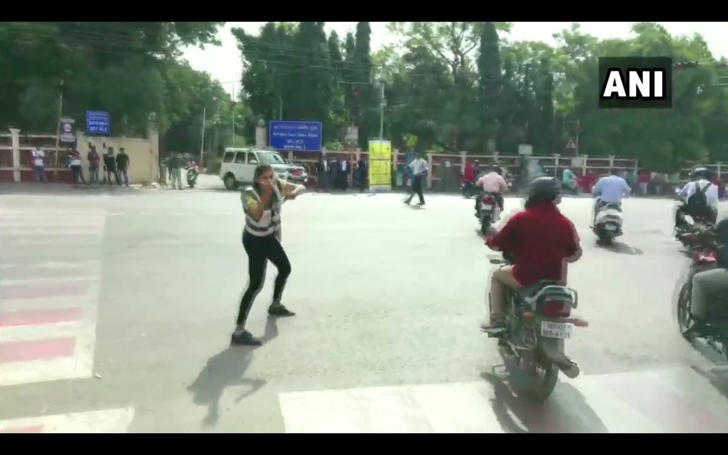 Video: MBA Student managing traffic in unique way goes viral