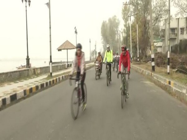 DG BSF flags off special cycle expedition from Kashmir to Kanyakumari