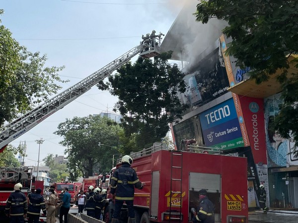 Mumbai: Fire breaks out at a mall in Vile Parle