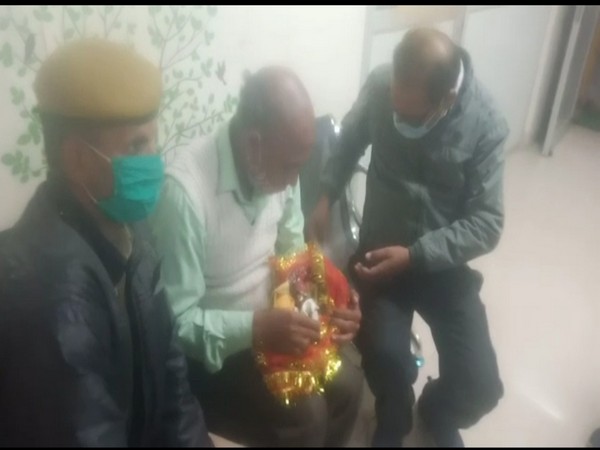 District hospital in UP's Agra bandages Lord Krishna's broken arm on priest request