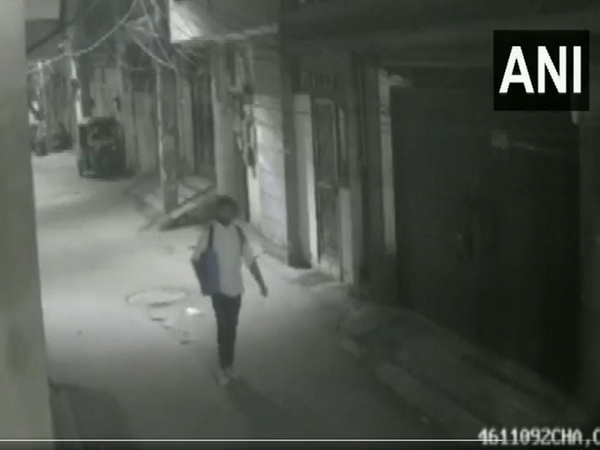 Shraddha murder: Police finds CCTV footage showing Aftab walking with a bag on Delhi street