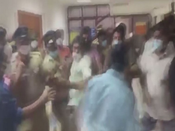 DYFI activists 'attack' Youth Congress workers for entering their meeting hall to explain Kerala's Silver Line project 