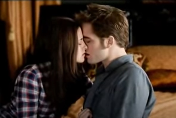What happened when Robert Pattinson kissed Kristen Stewart during audition on bed? 