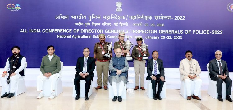 Amit Shah distributes Police Medal during inaugural of 57th DGsP/IGsP Conference