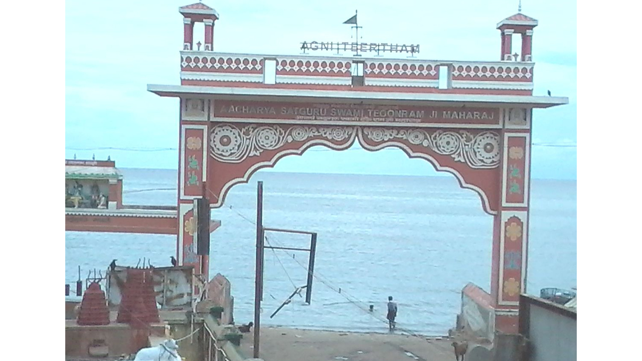 PM Modi takes holy dip in 'Agni teerth' beach; prays at Rameswaram temple