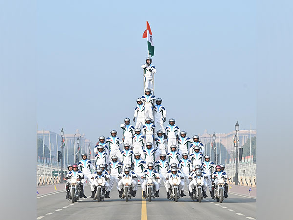 Indian Army Daredevils Set New World Record with Human Pyramid on Motorcycles