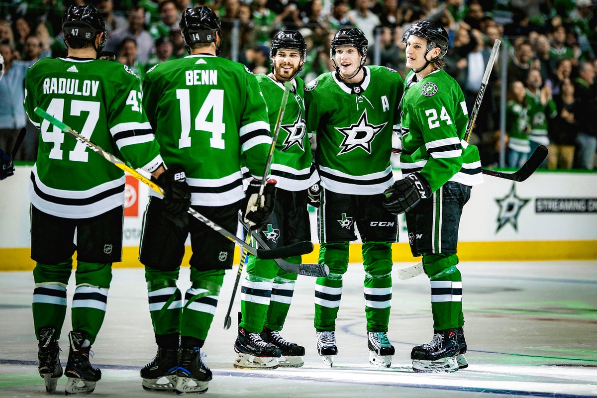 Benn leads sizzling Stars to blowout of Canucks