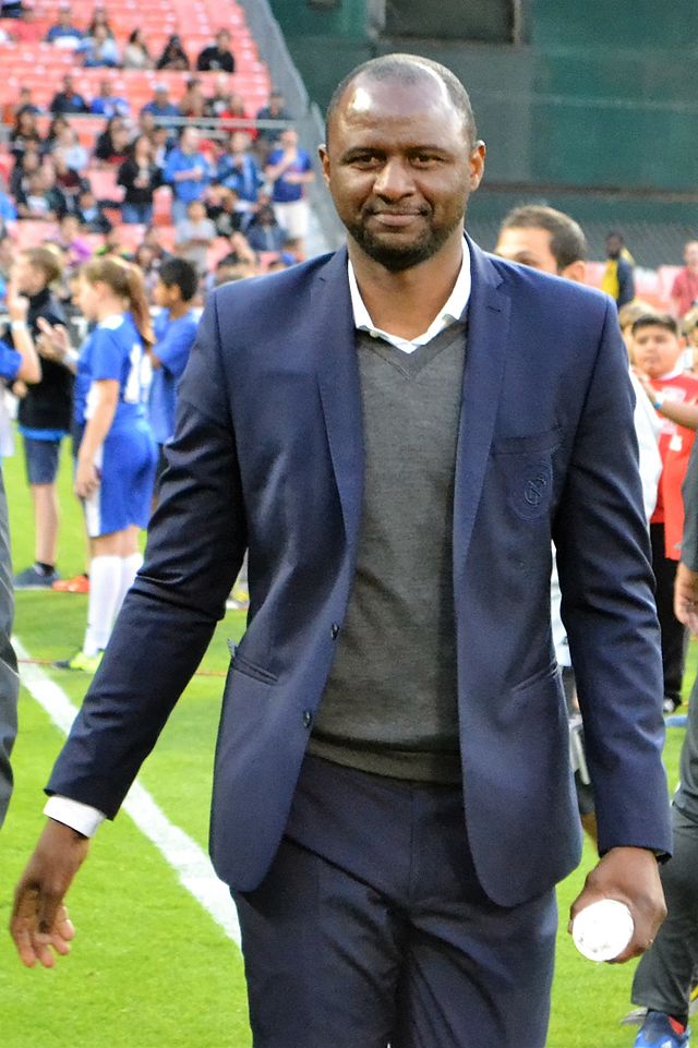 Palace manager Vieira appears to kick fan on Everton field