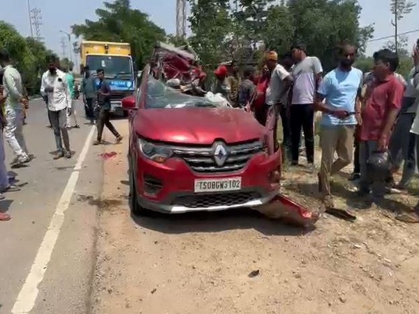 Hyderabad: 3 killed after car rams into stationary truck  