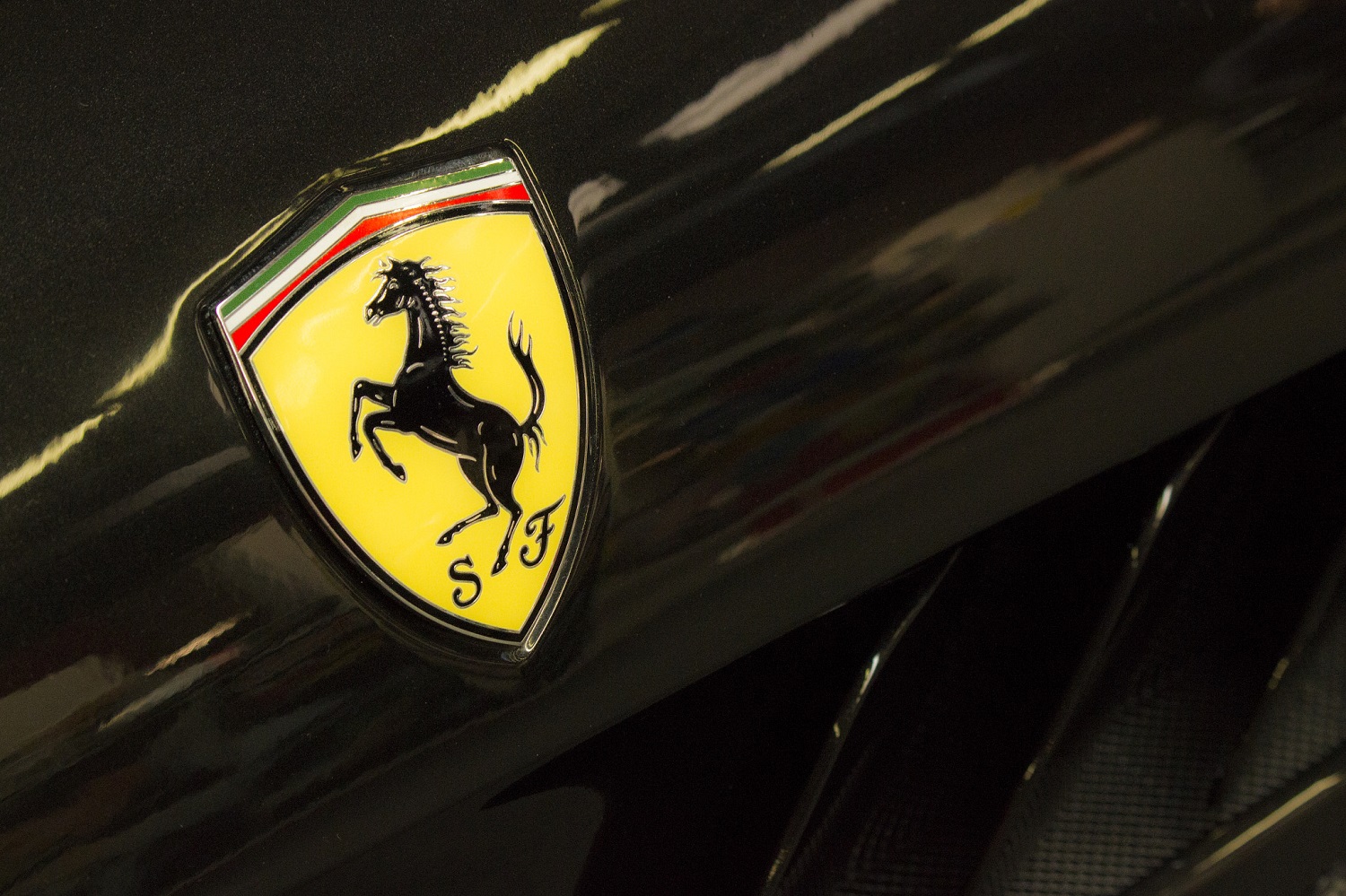 UPDATE 1-New Roma model joins Ferrari's 'prancing horse' stable