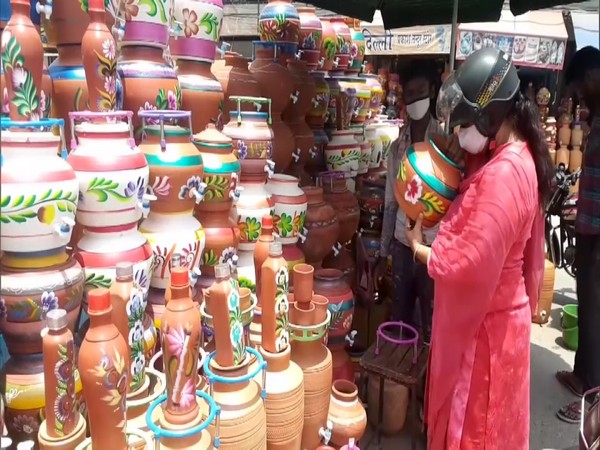 Demand for earthen pots on rise in Punjab's Ludhiana as temperature soars