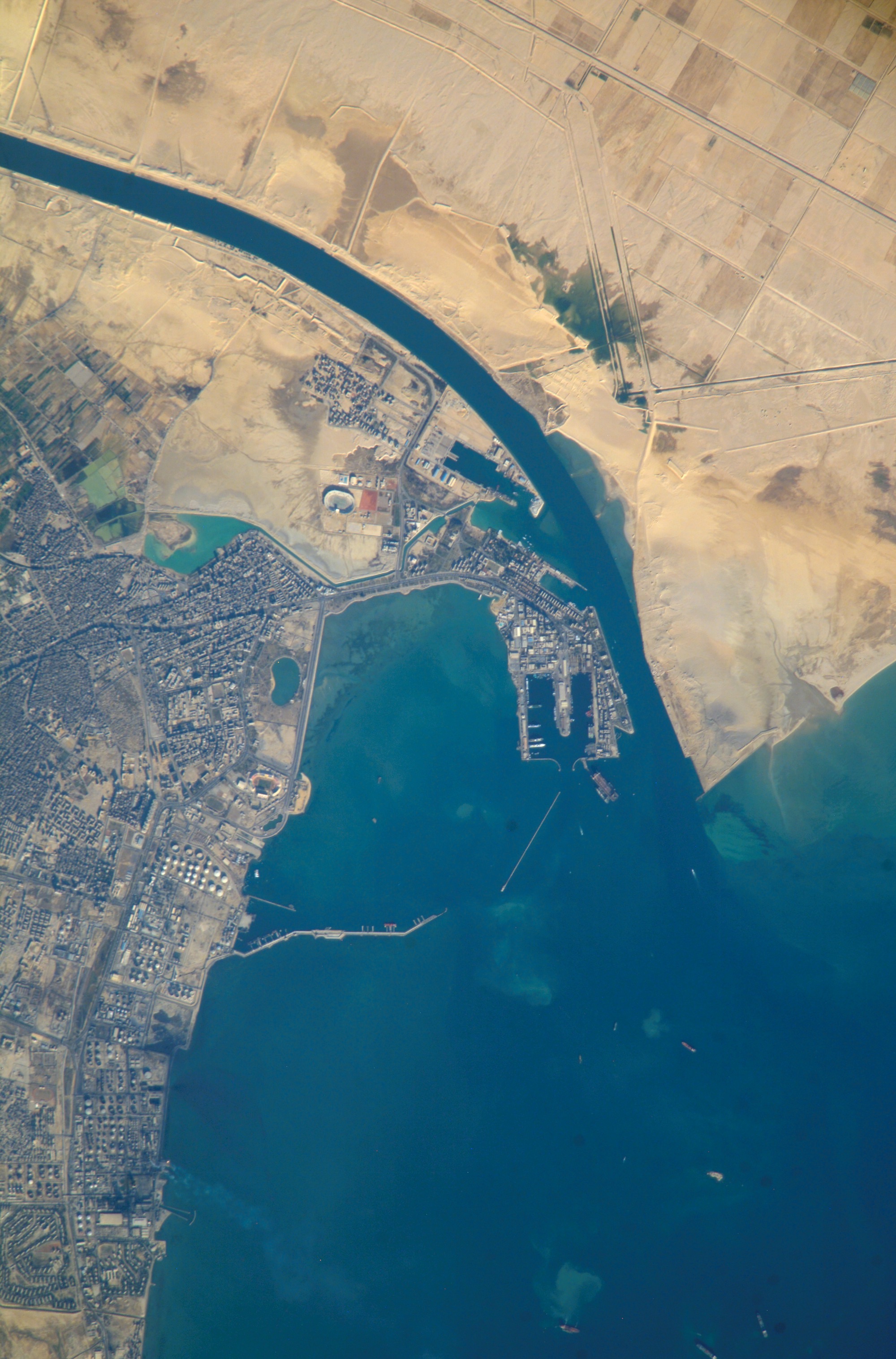 Egypt's Suez Canal economic zone, Abu Dhabi ports partner to develop projects within the zone - statement
