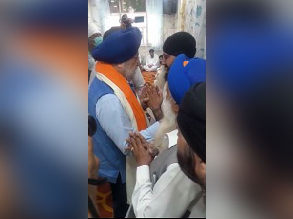 Hardeep Puri hands over PM Modi's letter to Afghan community, meets family of Sikh man killed in Kabul attack