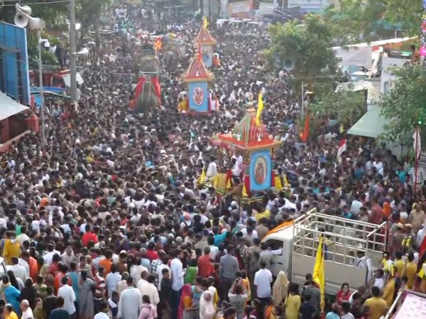 Gujarat CM performs 'Pahind Vidhi', flags off 145th Rath Yatra of Lord Jagannath in Ahmedabad