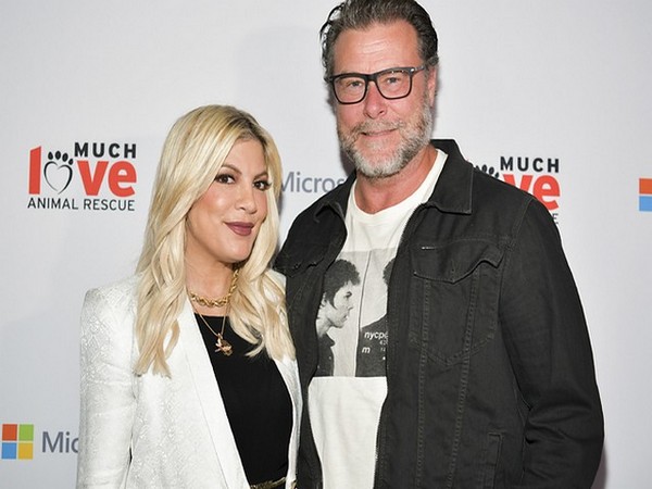 Dean McDermott deletes divorce announcement with Tori Spelling 