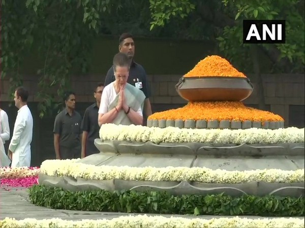 Top Congress leaders pay tribute to Rajiv Gandhi on 75th birth anniversary