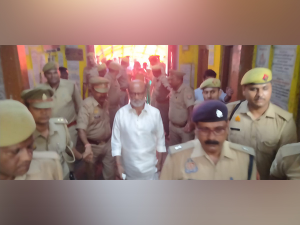 Rajinikanth offers prayers at Hanuman Garhi Temple in Ayodhya